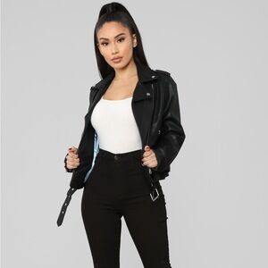 Leather Jacket in Black Size Medium